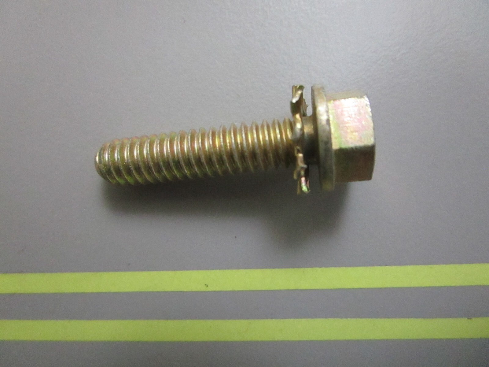 *NEW OEM* 0810 OMC Johnson Evinrude Screw 307062 0307062