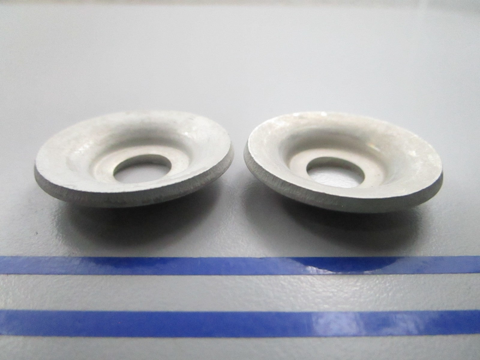 NEW OEM (LOT OF 2) 307561 337017 OMC Johnson Evinrude Swivel Plate 0810