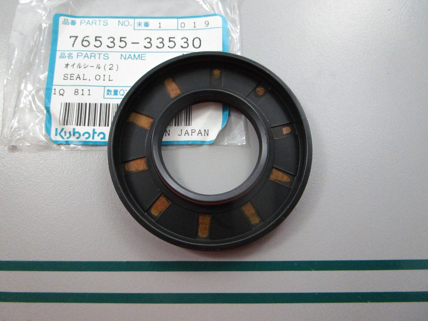 NEW OEM 76535-33530 Kubota Oil Seal 0810