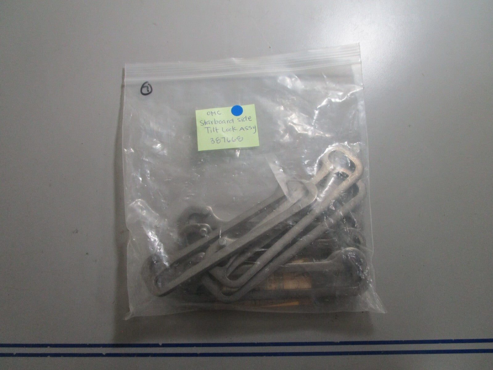 *NEW OEM* 0810 OMC Johnson Evinrude Starboard Side Tilt Lock Assy 387668 0387668