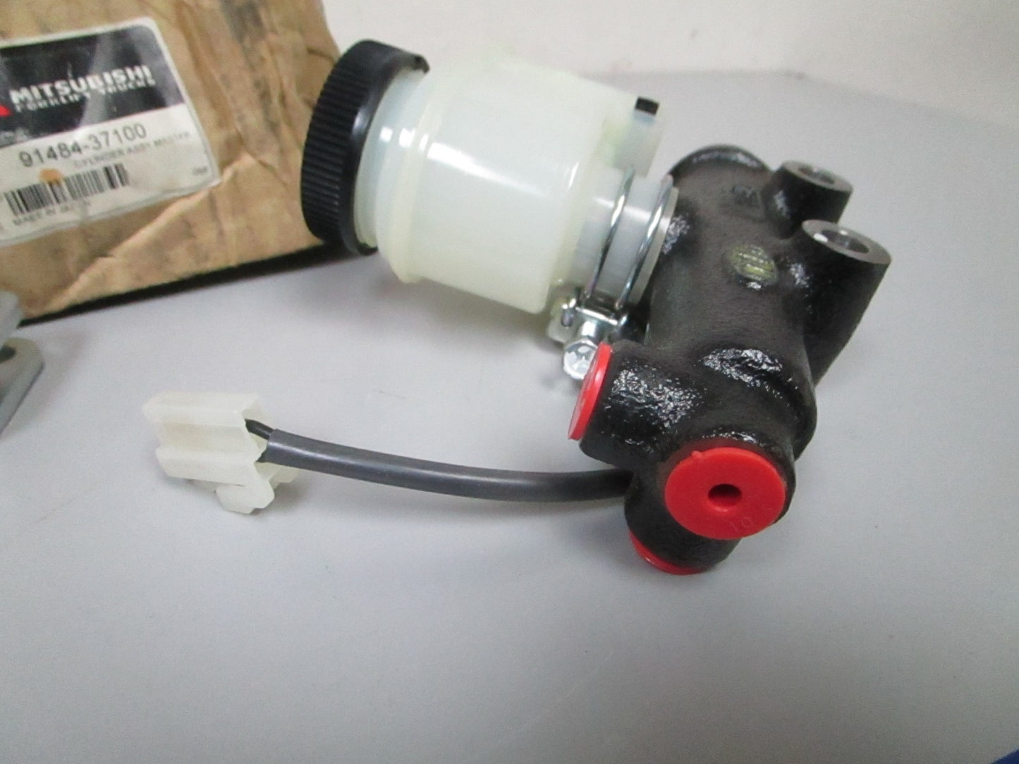 *NEW OEM* 0720 Mitsubishi Caterpillar Forklift Master Cylinder 91484-37100