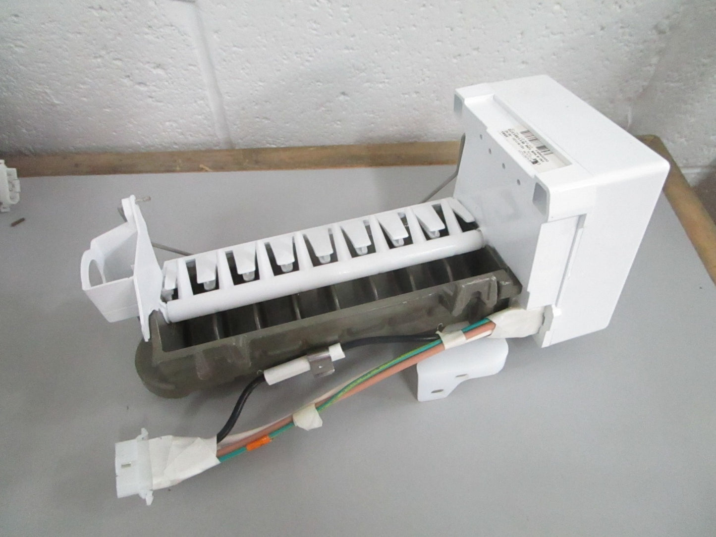 *NEW OEM* 0820 Whirlpool Ice Maker Kit ECKMF95