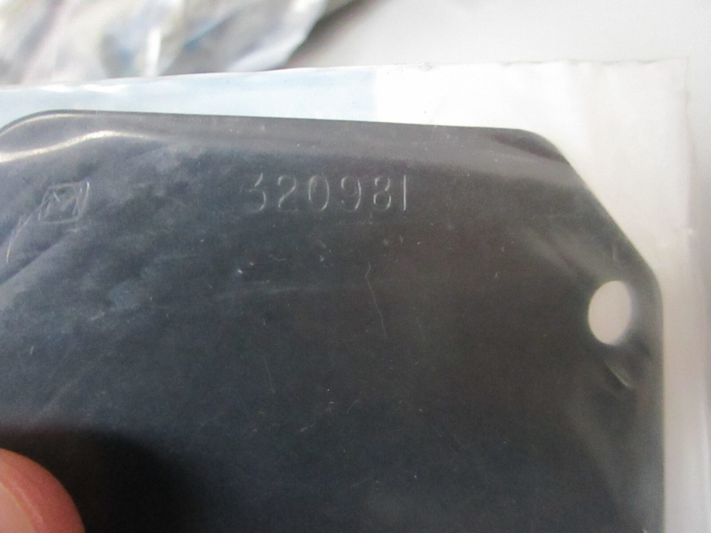 *NEW OEM* 0810 OMC Johnson Evinrude Impeller Housing Plate 320981 0320981