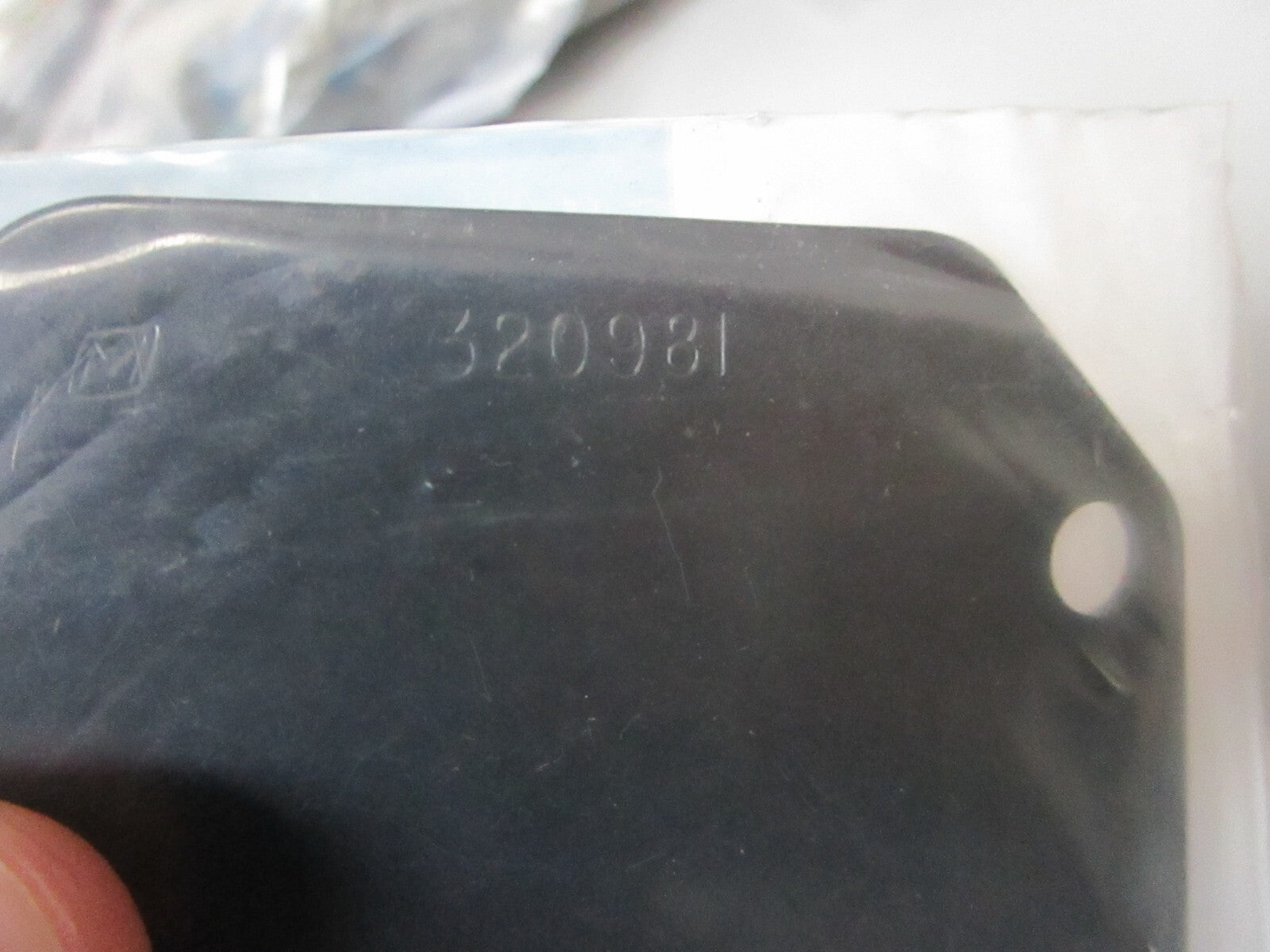 *NEW OEM* 0810 OMC Johnson Evinrude Impeller Housing Plate 320981 0320981