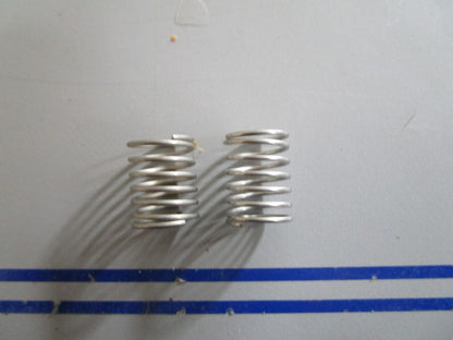 *NEW OEM* (LOT OF 2) 0810 OMC Johnson Evinrude Spring 319694 0319694