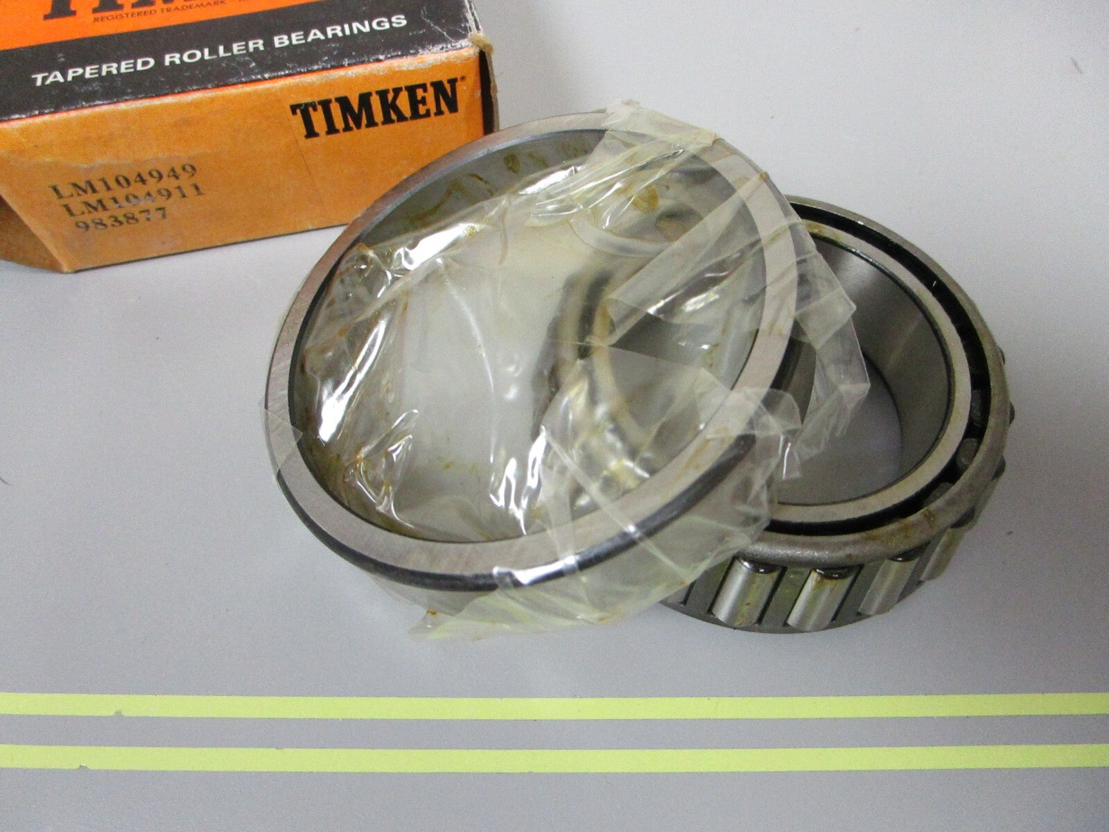 *NEW OEM* 0810 OMC Timken Bearing 983877 0983877