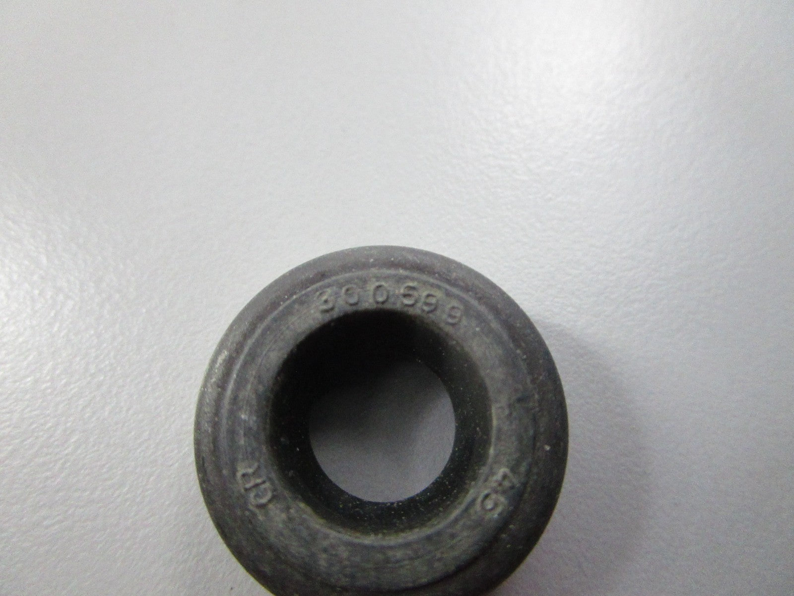 NEW OEM 327031 0327031 OMC Johnson Evinrude Oil Seal 0810