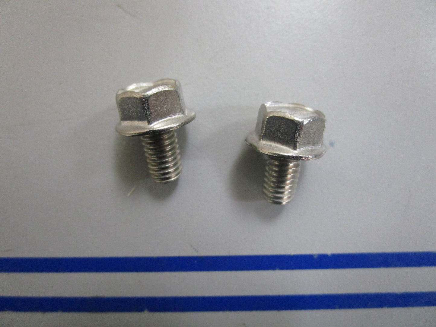 *NEW OEM* (LOT OF 2) 0810 Volvo Penta Flange Screw 853060