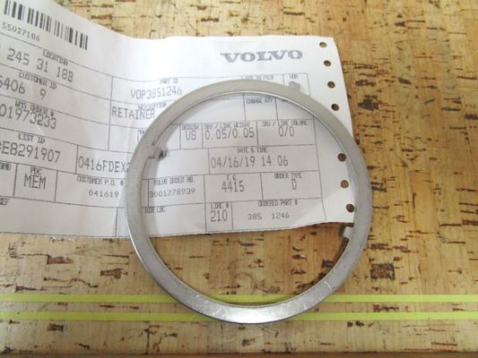 *NEW OEM* 0750 Volvo Penta RETAINER 3851246