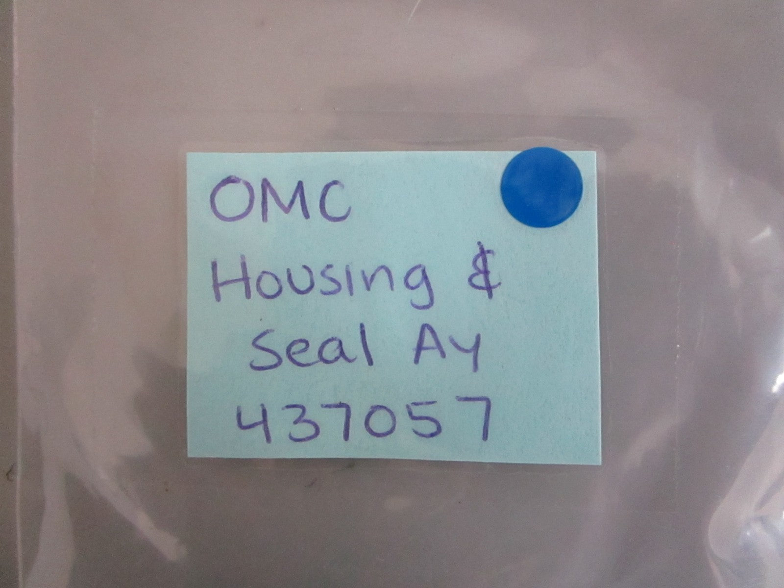 *NEW OEM* 0820 OMC Johnson Evinrude Housing & Seal Ay 437057 0437057