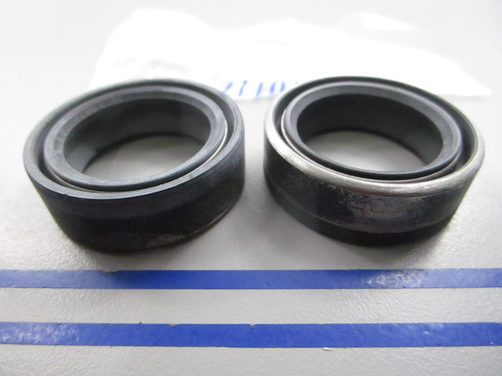 NEW OEM (LOT OF 2) 911019 0911019 OMC Johnson Evinrude Oil Seal 0810