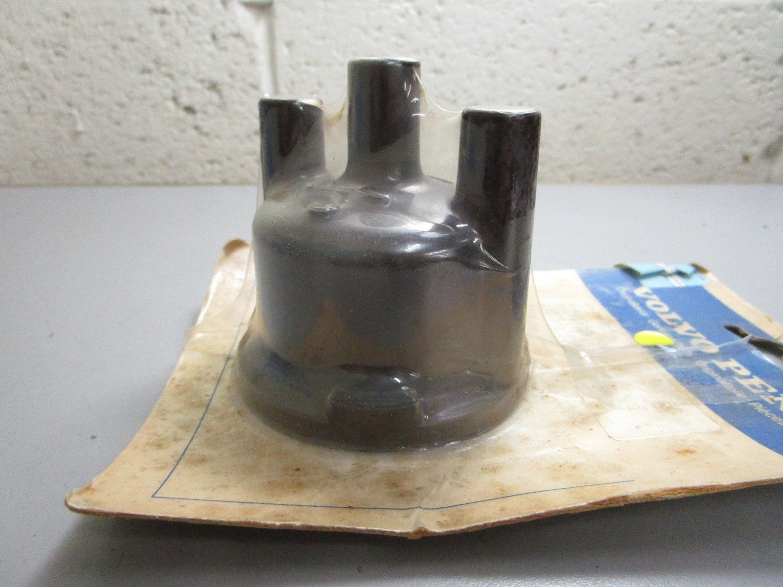 *NEW OEM* 0820 Volvo Penta Distributor Cap 243462