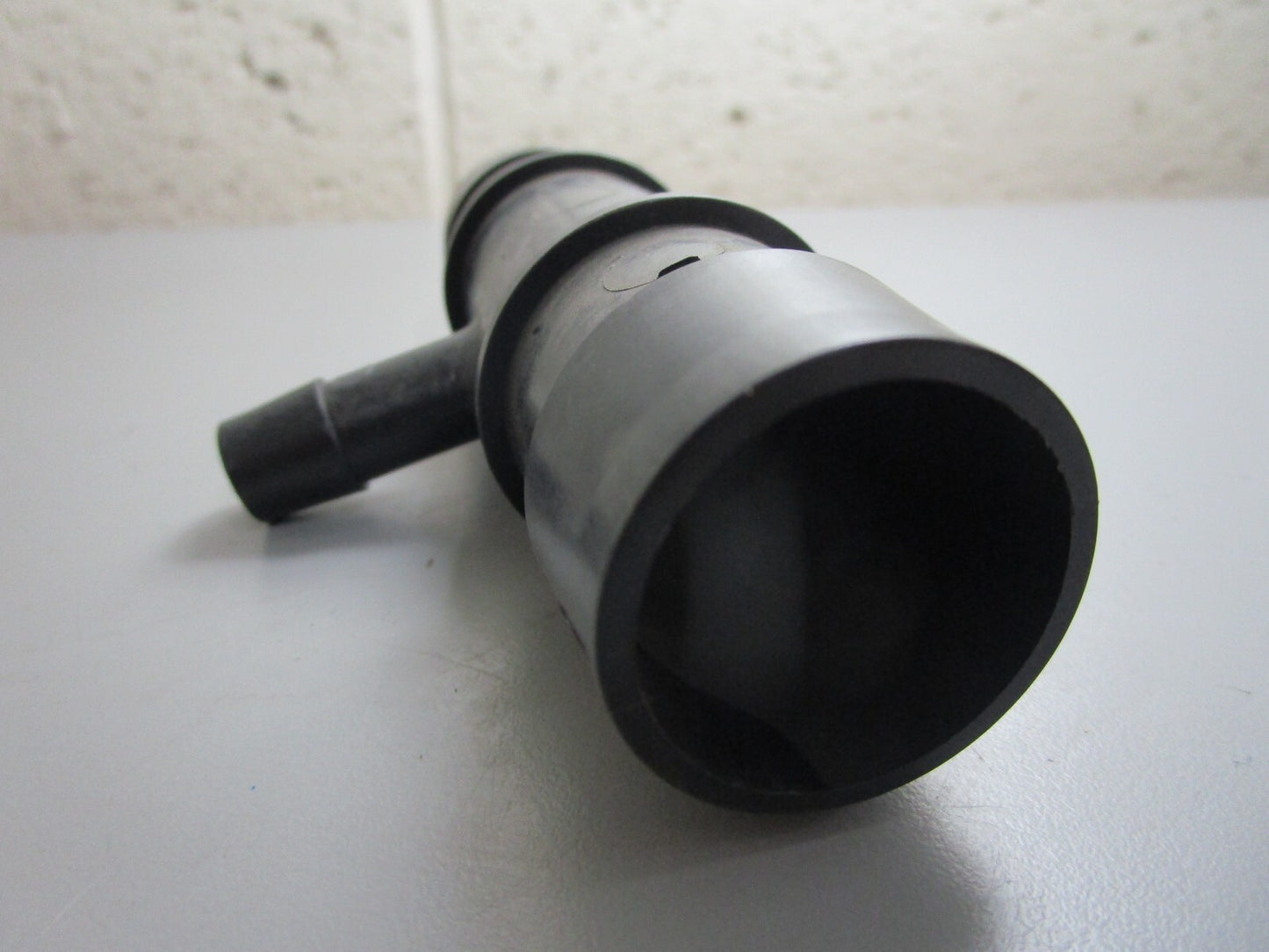 *NEW OEM* 0820 Volvo Penta Connector 21859706