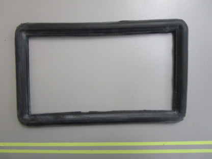 *NEW OEM* 0810 Volvo Penta Sealing Strip 831902