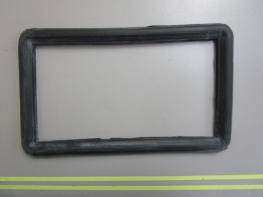 *NEW OEM* 0810 Volvo Penta Sealing Strip 831902