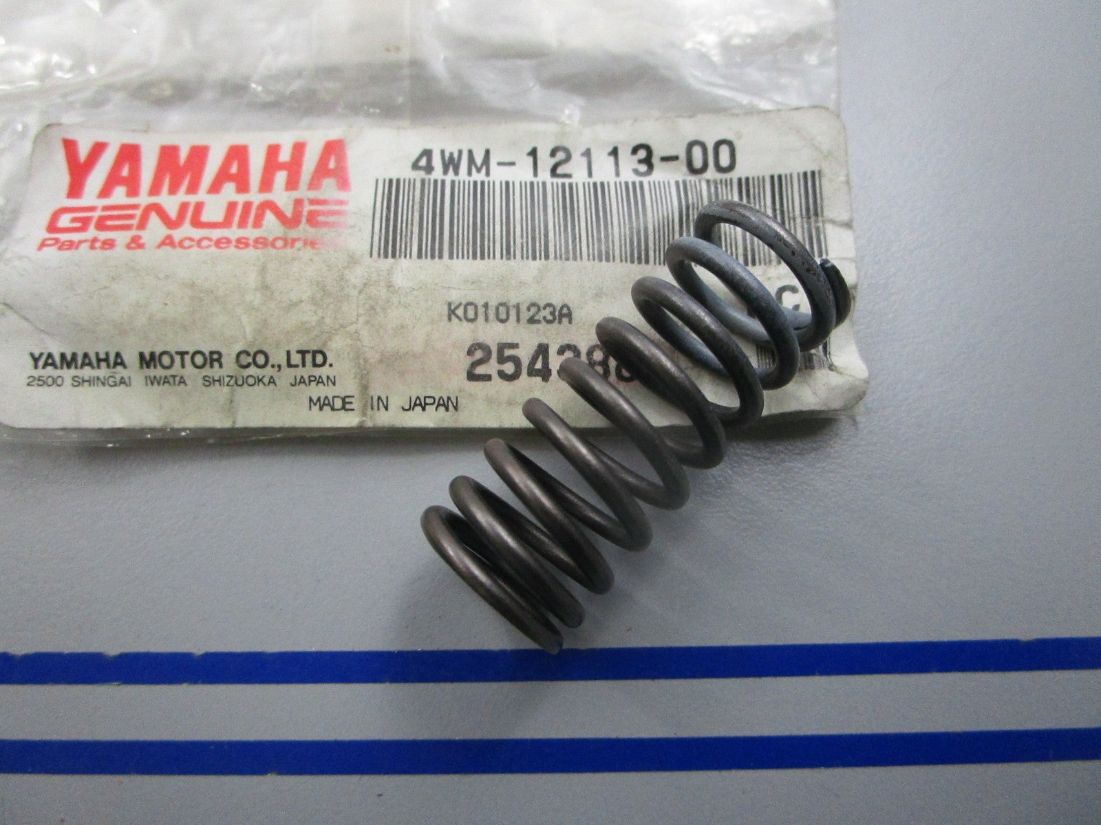 NEW OEM 4WM-12113-00-00 Yamaha Spring 0810