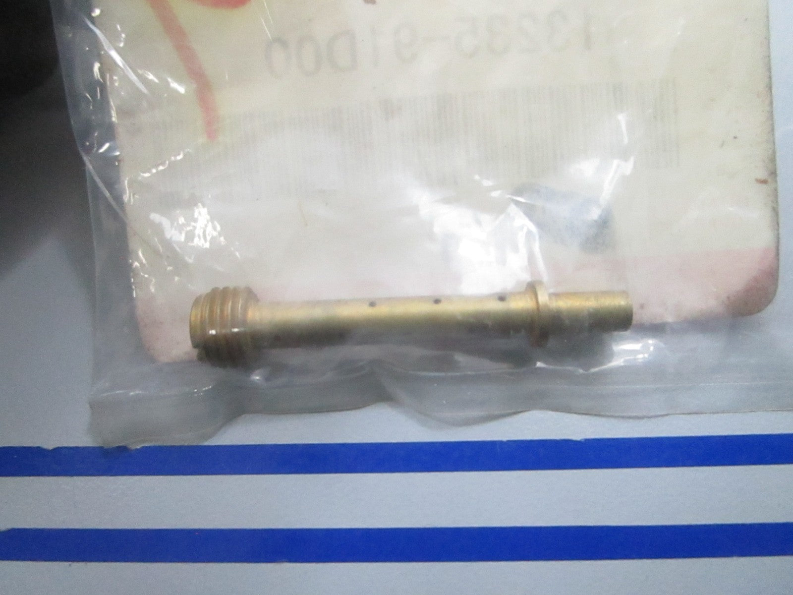 *NEW OEM* 0810 Suzuki Nozzle 13235-91D00
