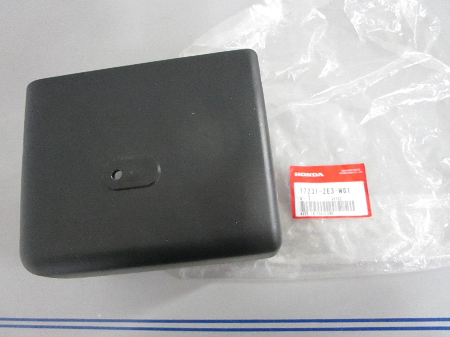 *NEW OEM* 0820 Honda Air Filter Cover 17231-ZE3-W01