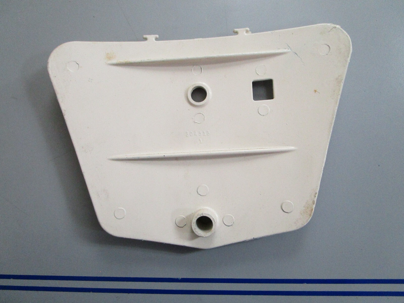 *NEW OEM* 0820 OMC Johnson Evinrude Front Panel Cover 376914 0376914 304313