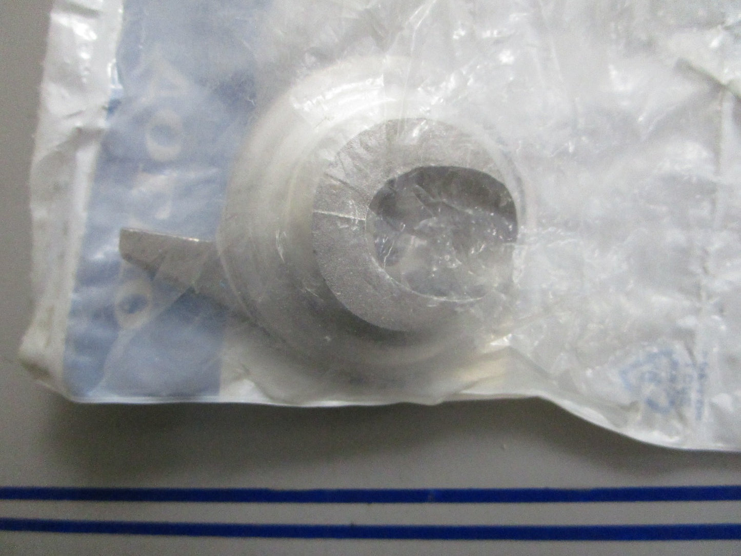 *NEW OEM* 0820 Volvo Penta Retainer 1543883