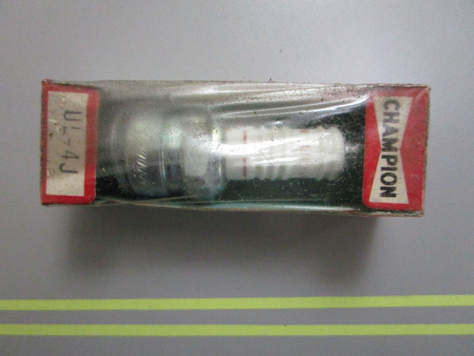 *NEW* 0810 Champion Spark Plug UL-4J