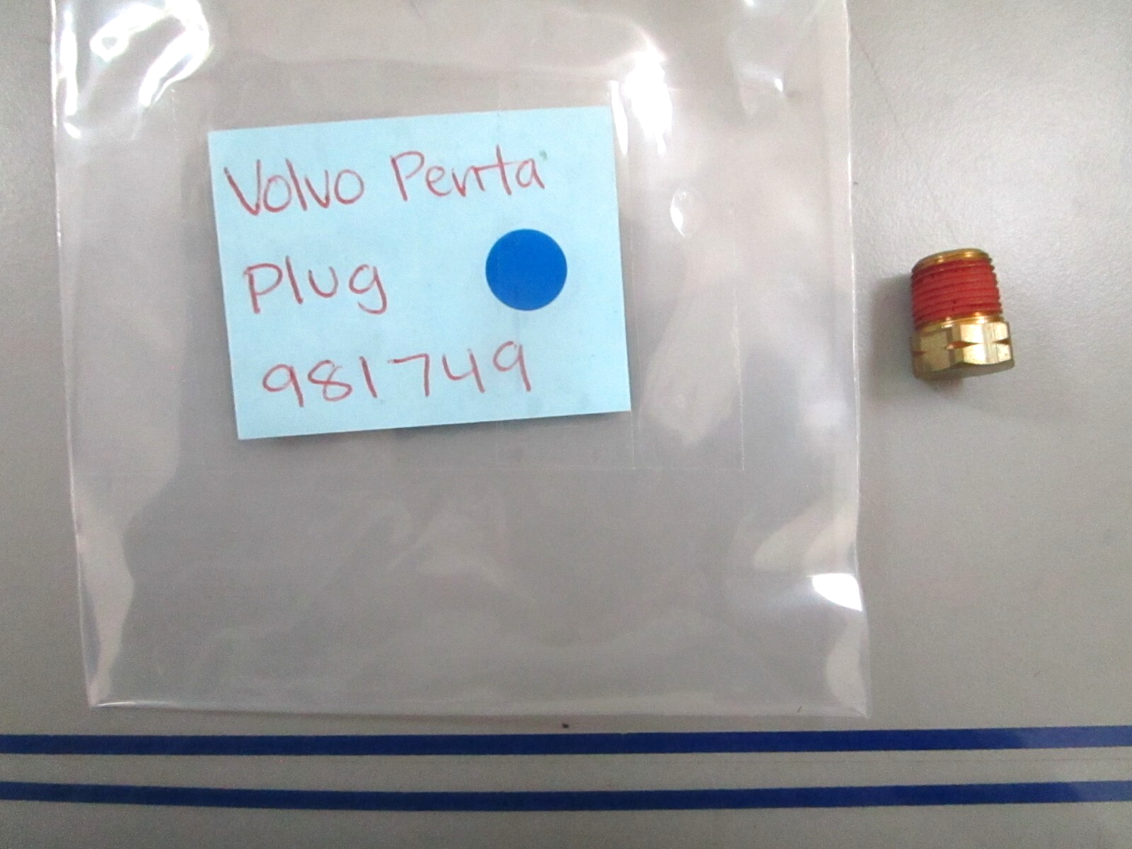 *NEW OEM* 0780 Volvo Penta Plug 981749