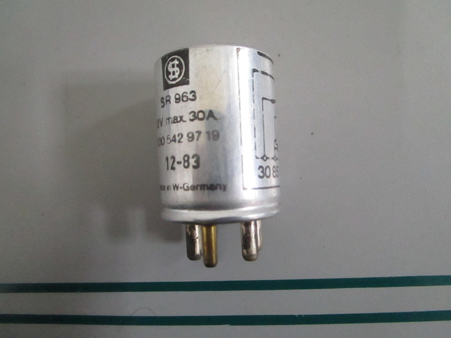 NEW OEM 0005429719 Mercedes-Benz 12V 30A Relay 0820