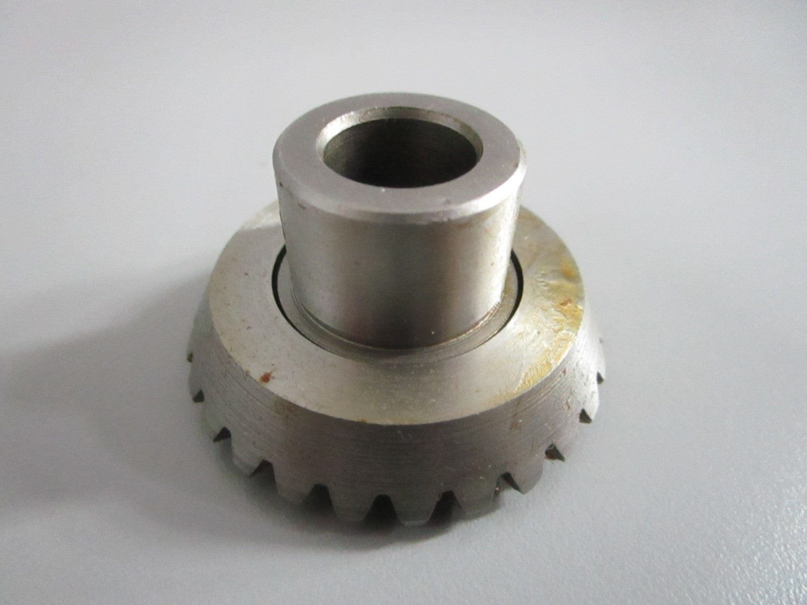 NEW OEM 43-F525662 Chrysler Force 26T Gear 0820