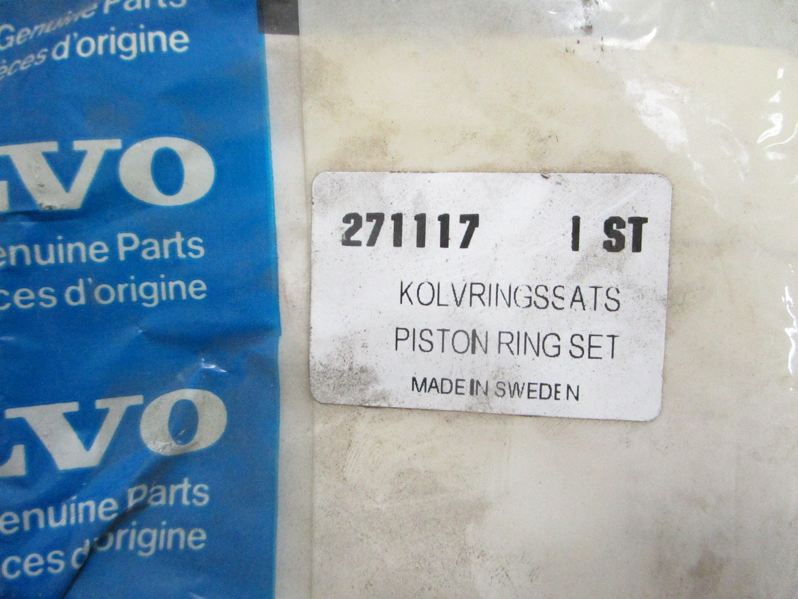 *NEW OEM* 0820 Volvo Penta Piston Ring Kit 271117