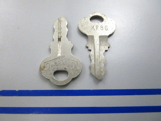 NEW OEM (LOT OF 2) 501601 0501601 OMC Johnson Evinrude  Ignition Key KF86 0810