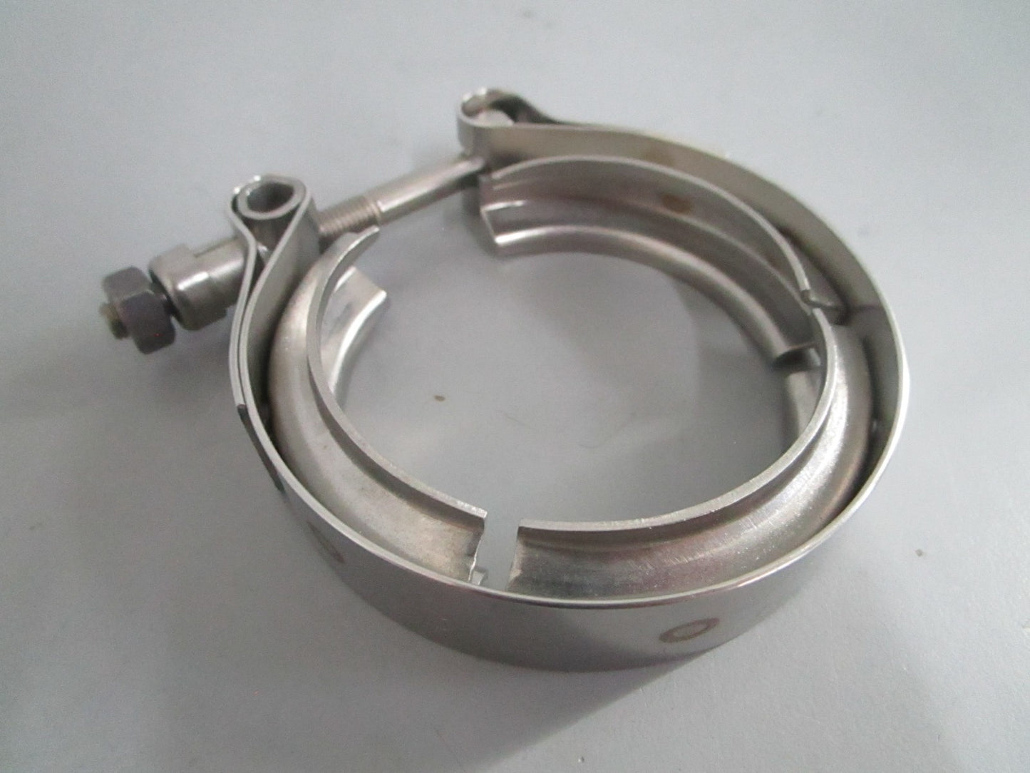 NEW OEM Volvo Penta 840933 V-Clamp 0820