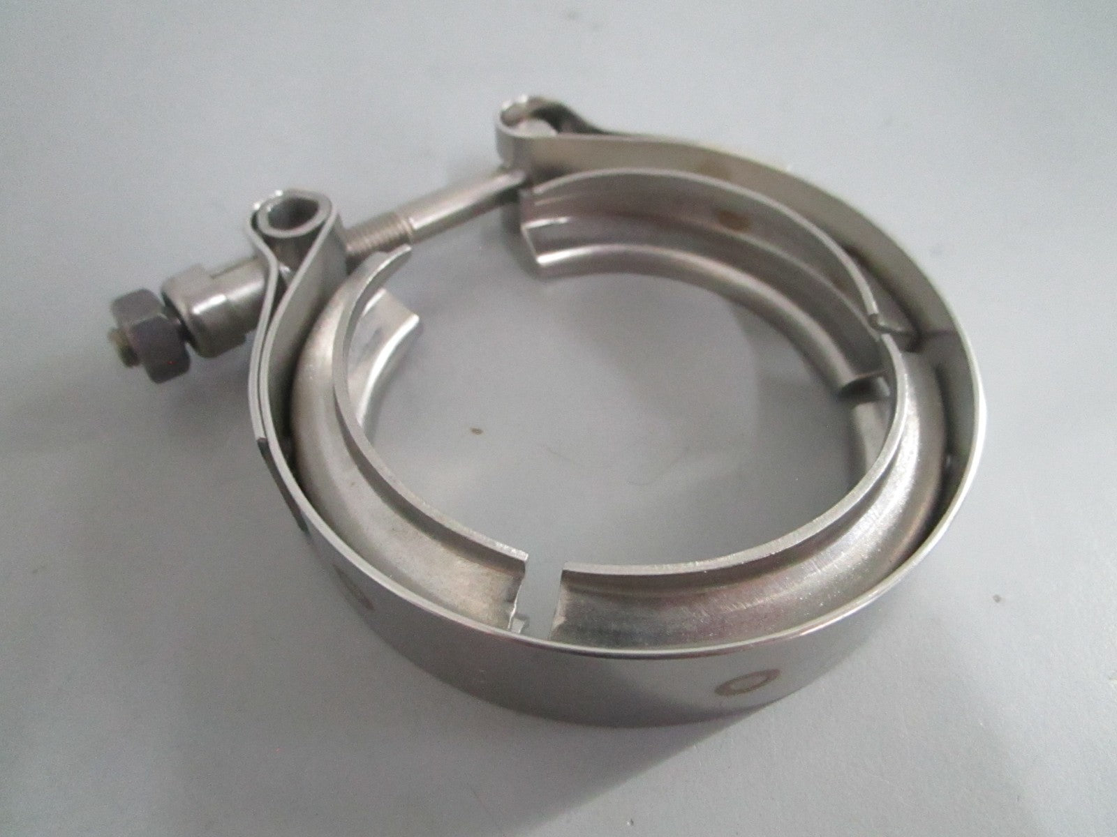 NEW OEM Volvo Penta 840933 V-Clamp 0820