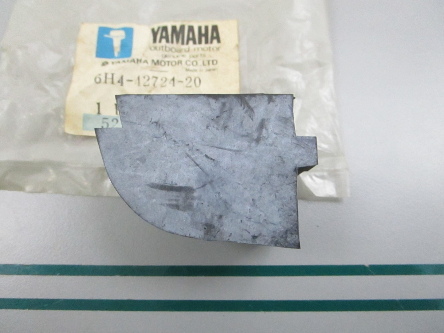 NEW OEM 6H4-42724-20-00 Yamaha Grommet 0810