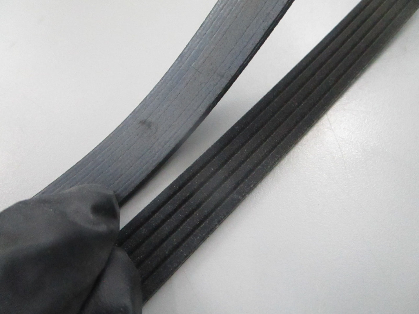 NEW K050335 Gates Micro-V Serpentine Belt 0810