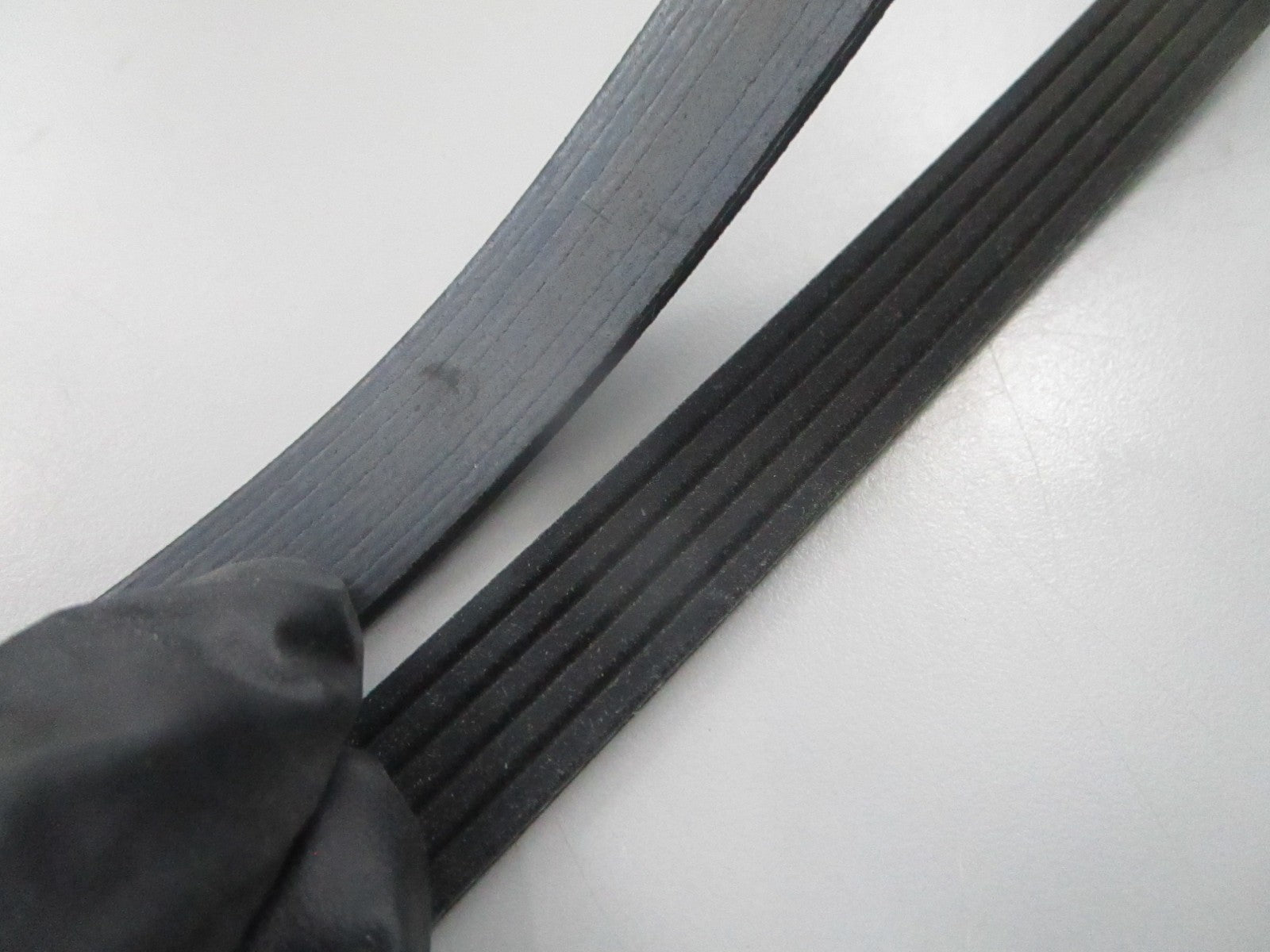 NEW K050335 Gates Micro-V Serpentine Belt 0810