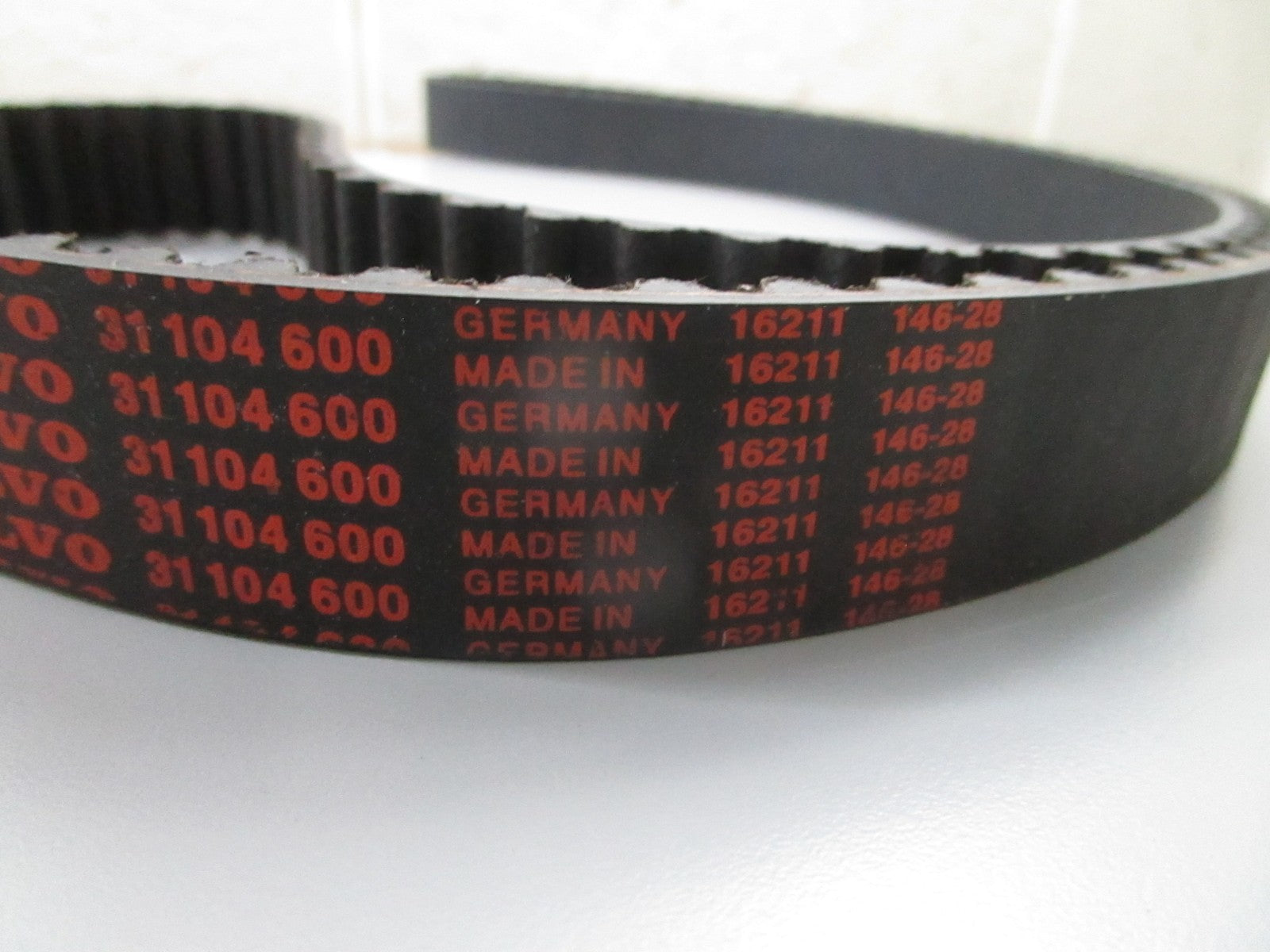 *NEW OEM* 0810 Volvo Penta Timing Belt 31316938