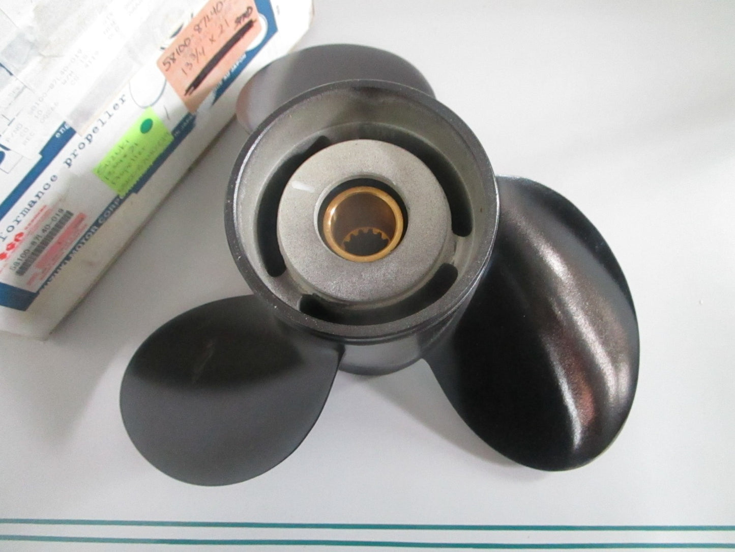 NEW OEM 58100-87L40-019 Suzuki 13¾ × 21 Propeller 0820