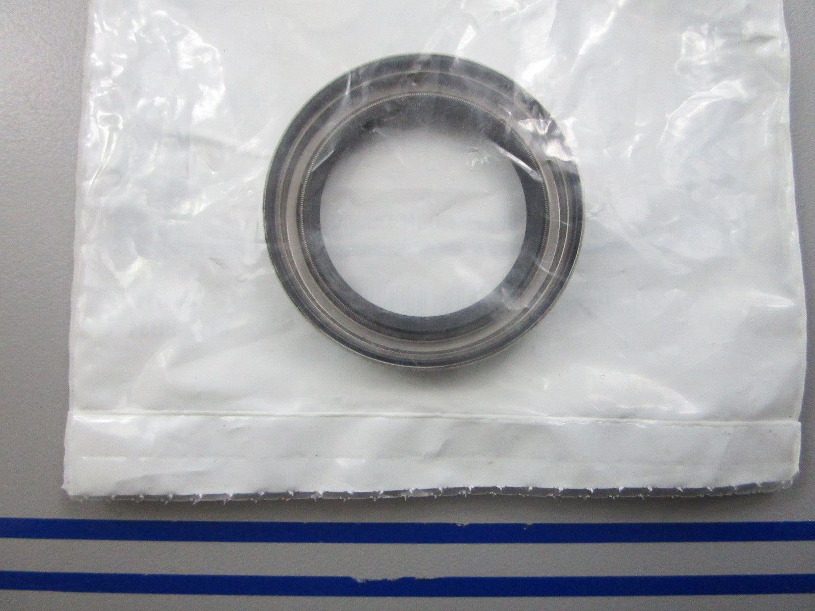 *NEW* 0810 Sierra Oil Seal 18-2002 Replaces: OMC 320862 Mercury: 26-76868