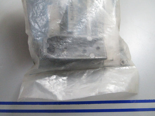 *NEW OEM* 0810 Mercury Quicksilver Cowl Silver Bracket 813548A 6