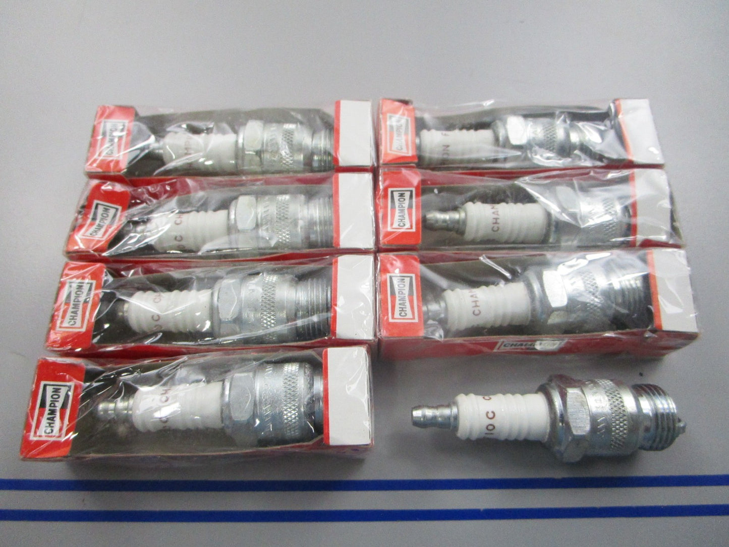 NEW (LOT OF 8) F10C Champion Spark Plug 0810