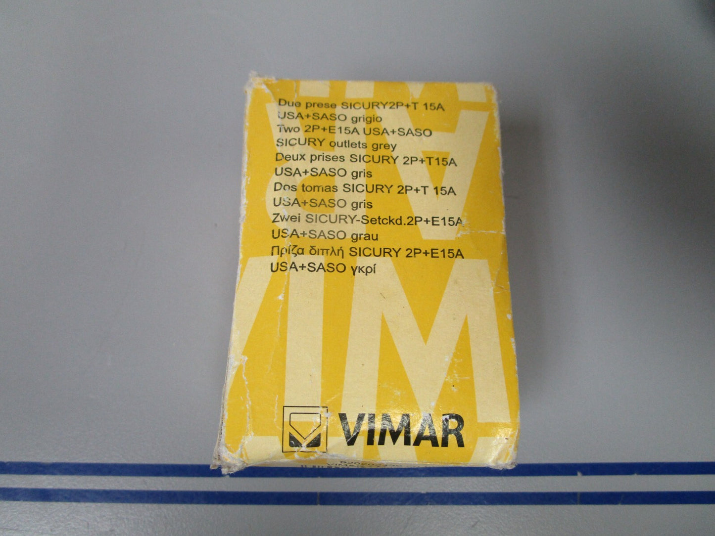 *NEW* 0720 Vimar Eikon 2P+T 15A Socket Outlet 20243