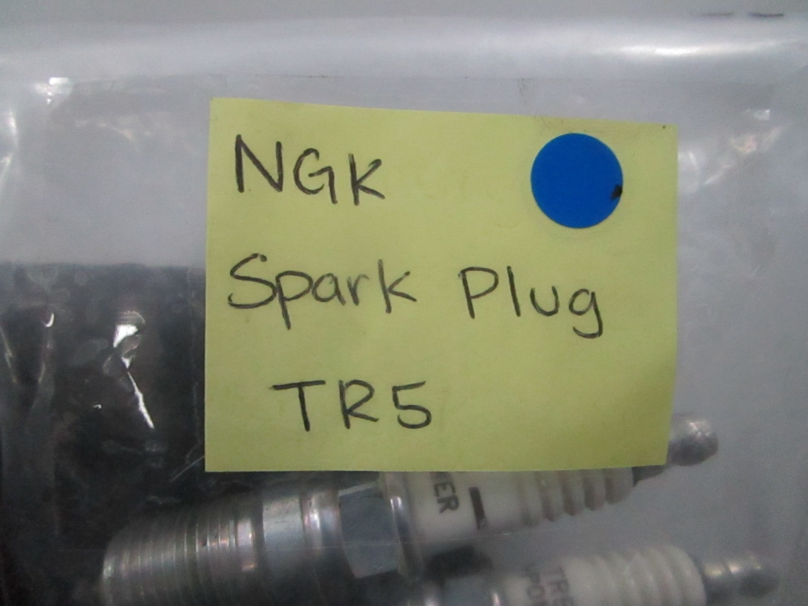*NEW* (LOT OF 2) 0810 NGK Spark Plug TR5