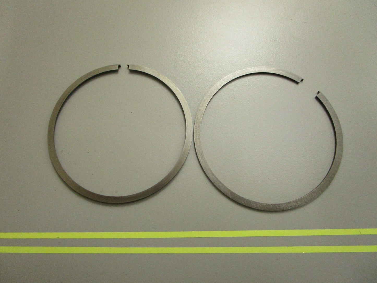*NEW OEM* 0810 OMC Johnson Evinrude 2 Piston Ring Set 384315 0384315