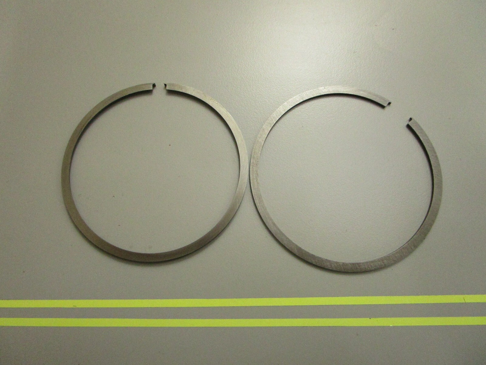 *NEW OEM* 0810 OMC Johnson Evinrude 2 Piston Ring Set 384315 0384315