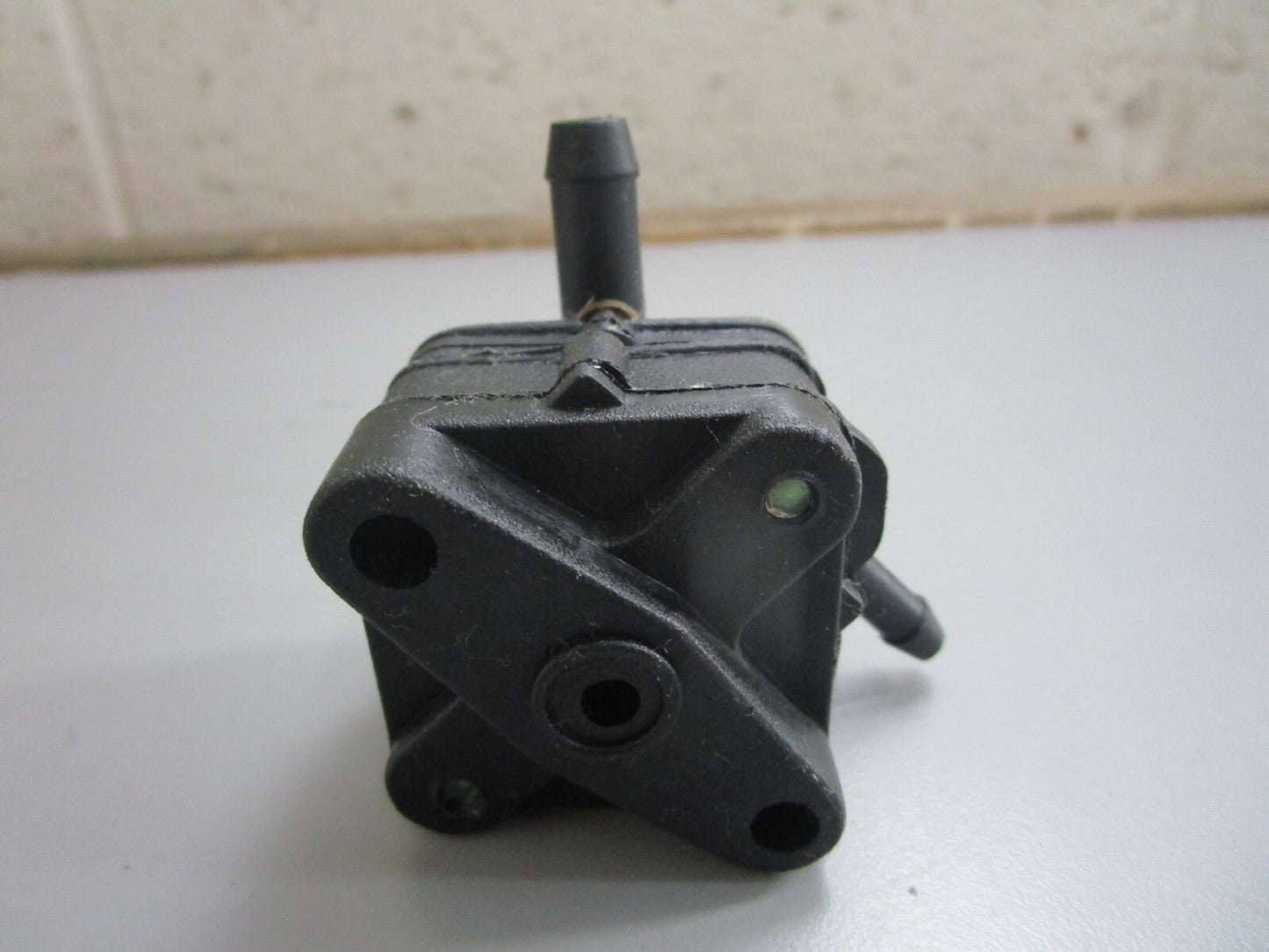 *NEW OEM* 0810 OMC Johnson Evinrude Fuel Pump Assembly 879077 0879077