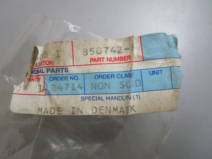 *NEW OEM* 0820 Volvo Penta End Cover 850742