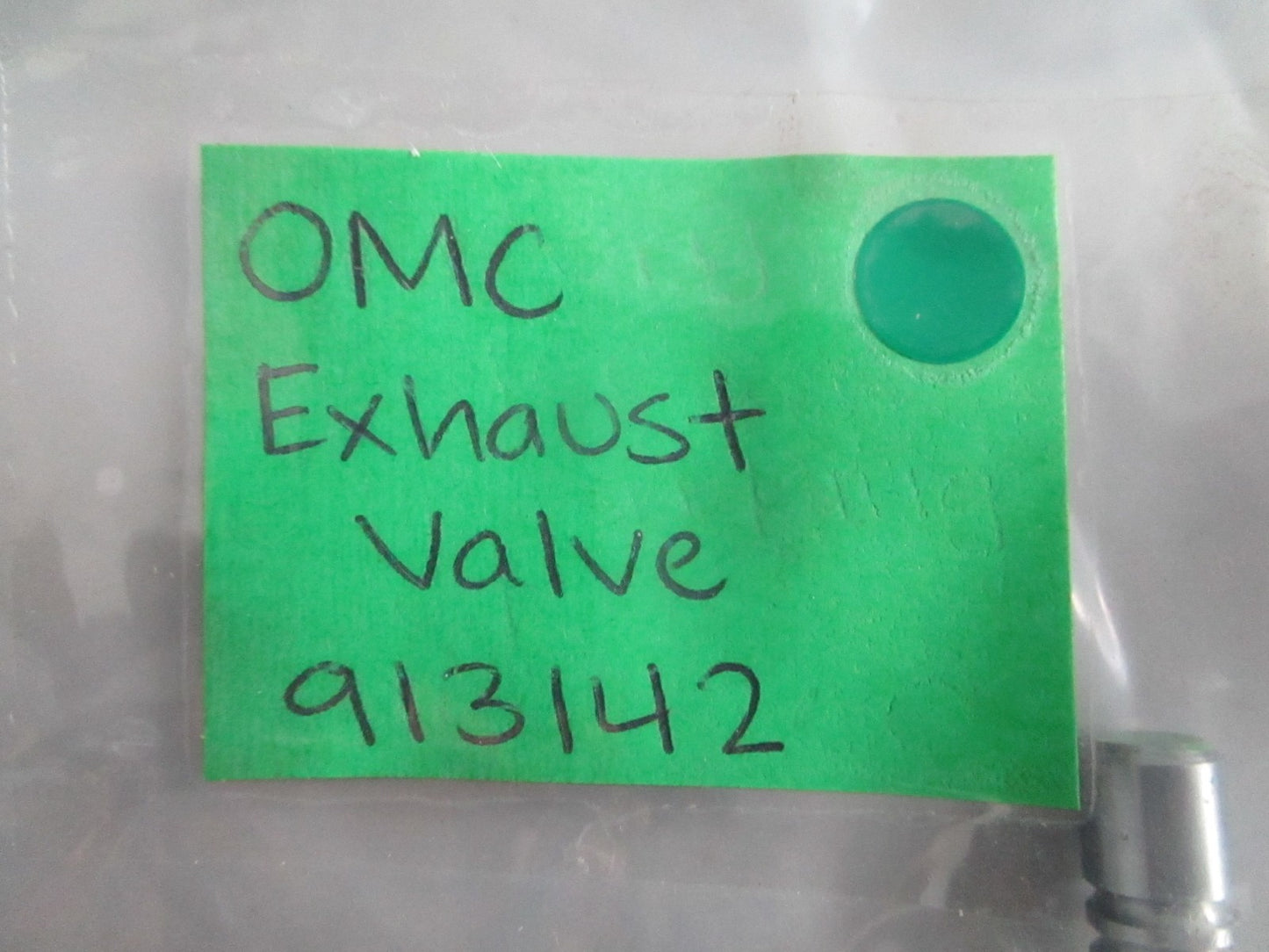 NEW OEM 913142 0913142 OMC Johnson Evinrude Exhaust Valve 0820
