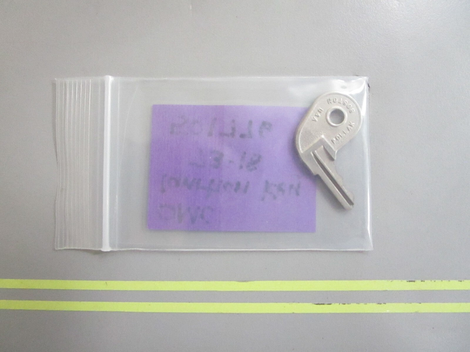 *NEW OEM* 0810 OMC Johnson Evinrude Ignition Key 73-18 501776 0501776