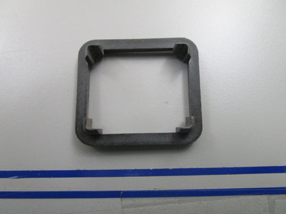 *NEW OEM* 0810 OMC Johnson Evinrude Retainer 336634 0336634