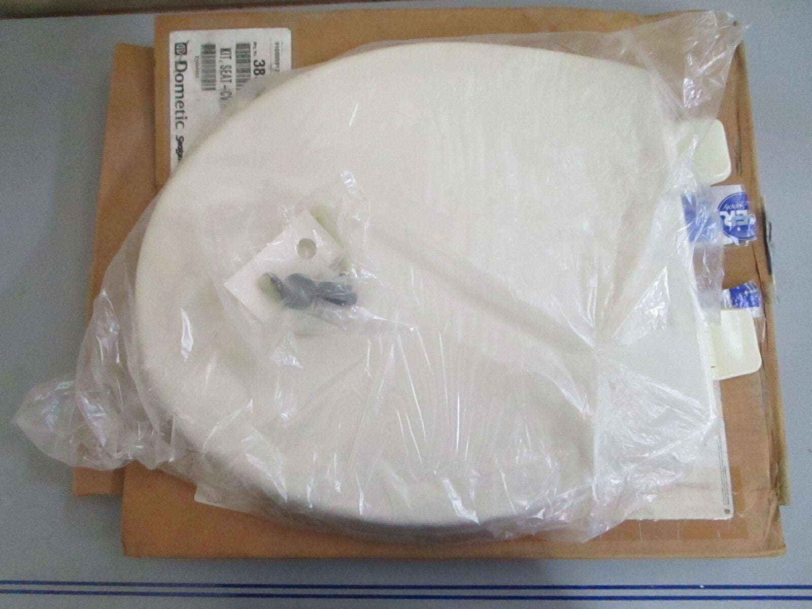 *NEW* 0820 Dometic Bone-White Seat Cover Ay 385343831